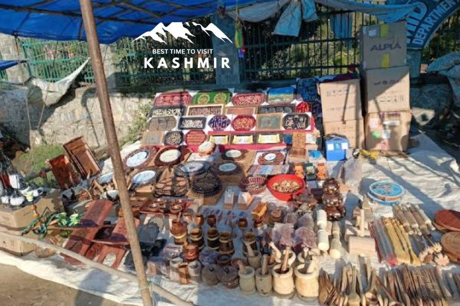 Night markets in Pahalgam for local handicrafts and souvenirs